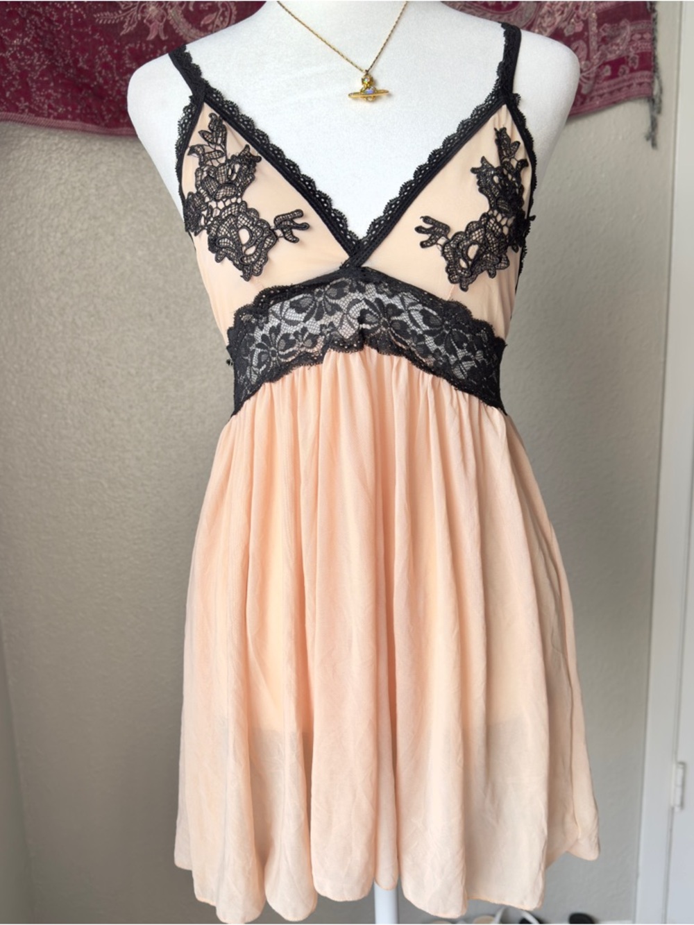 Peach Lace-Trim Black Boho Western 2000s Babydoll Small Women’s Slip Dress